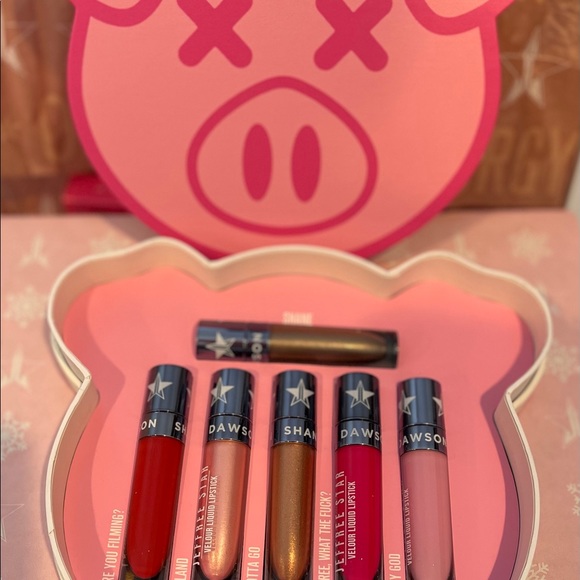 Jeffree Star Makeup - Picture 2 of 9